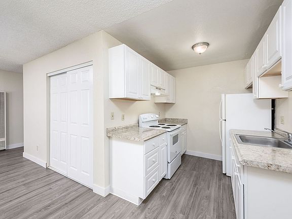 3rd image of 2640 Woodridge Ct #29