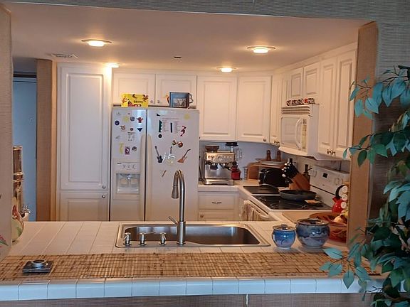 5th image of 2555 Collins Ave APT 1705