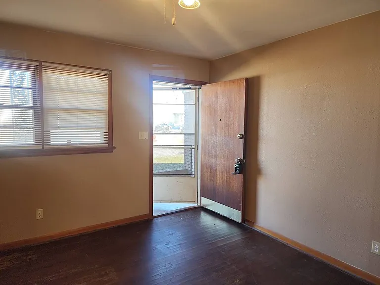 1216 NW 84th St — Photo 18