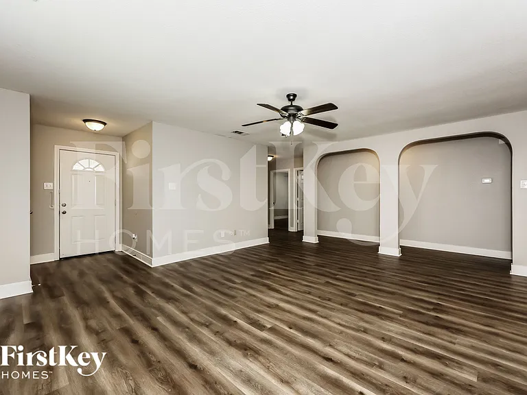 607 Lentisco Dr — Photo 4