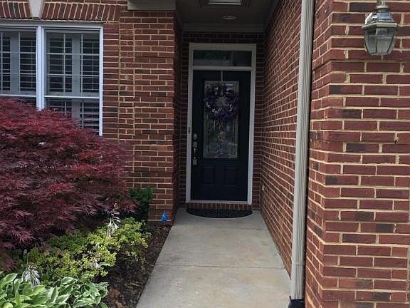 3rd image of 261 Waterford Cir