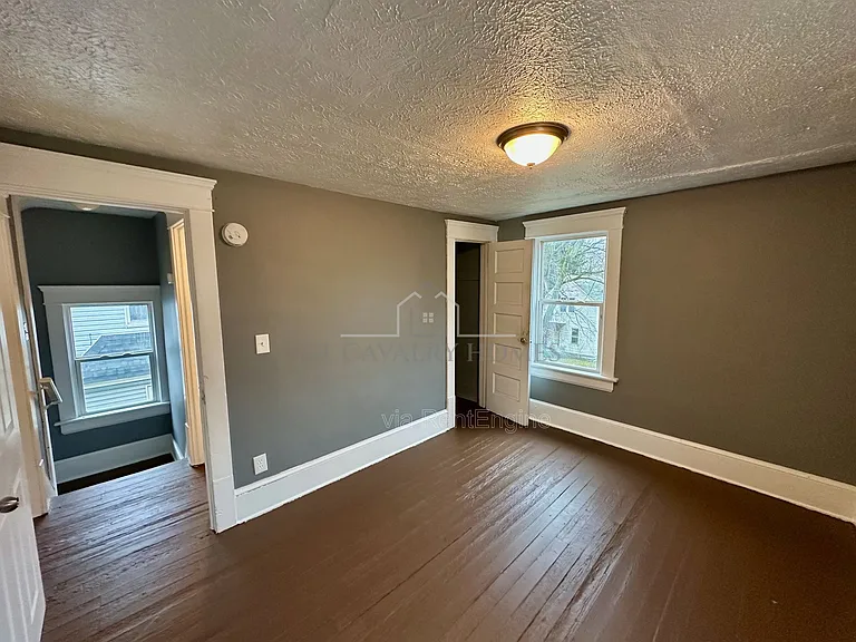435 Windsor St — Photo 10