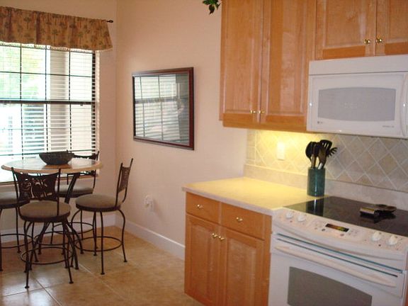 5th image of 4 River Park Dr #7