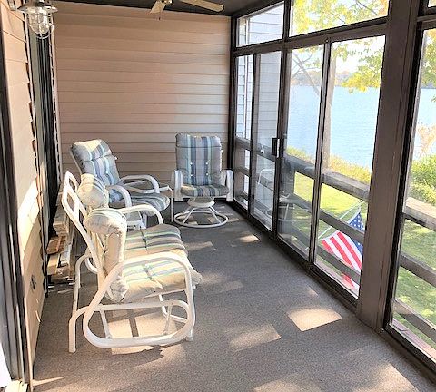 3rd image of 530 Cliffs Dr APT 203