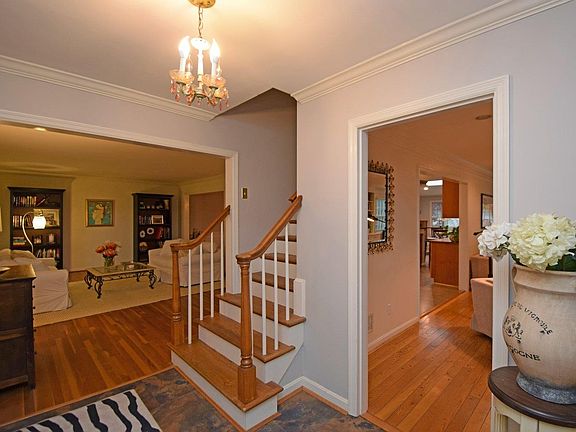 3rd image of 6473 Westover Cir