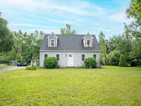 23 Rocco Dr, Blackstone, MA 01504