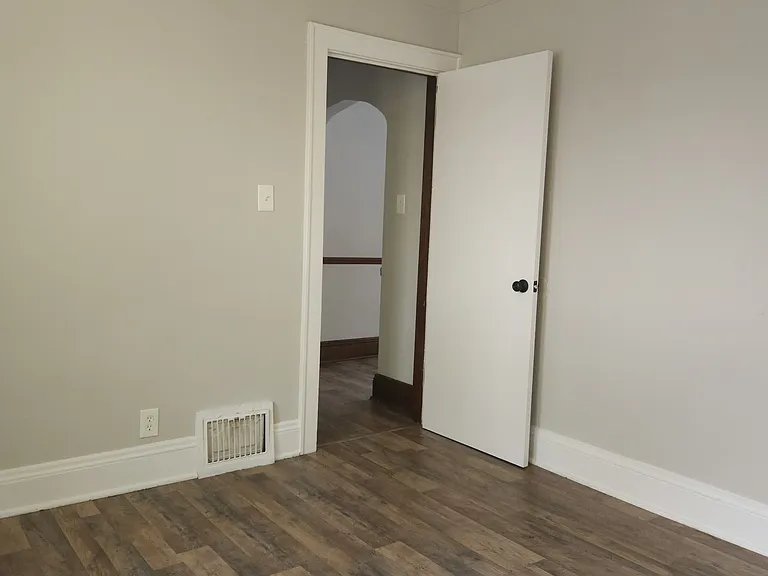 614 Sanford Ave — Photo 16