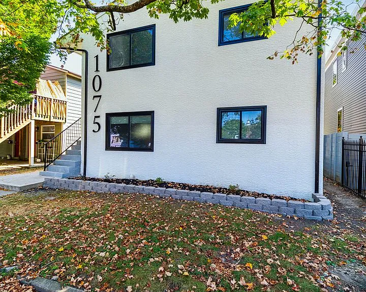 1075 Oak St — Photo 22