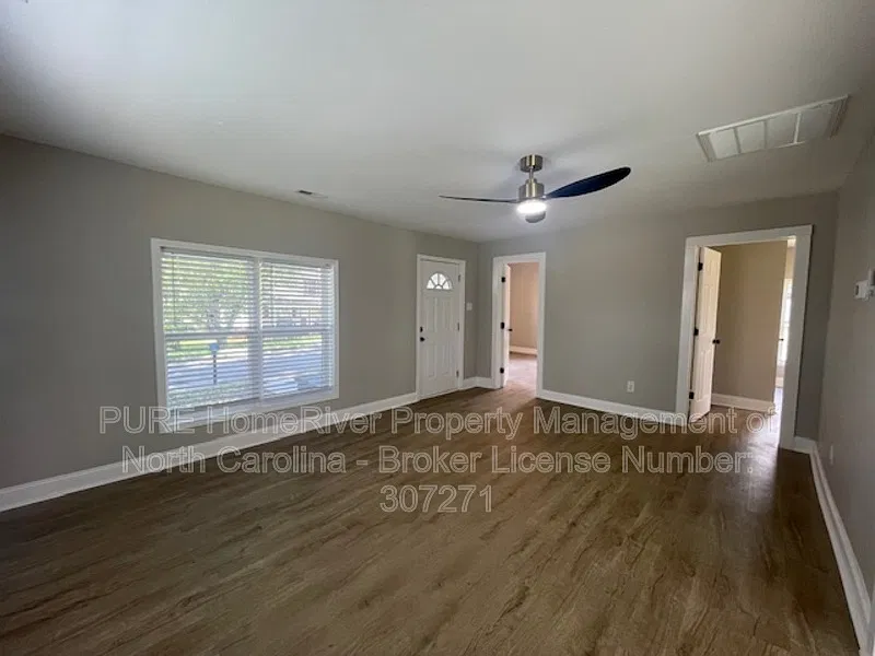 3 bed, 2.0 bath, 1094 sqft, $1,805 — Photo 3