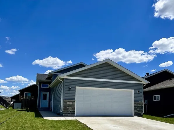 2049 12th St W, West Fargo, ND 58078