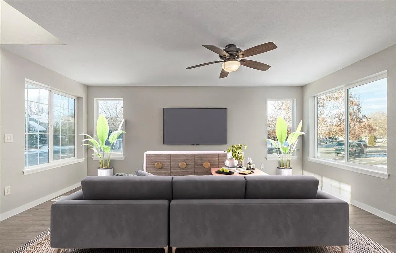 1305 Stockton Dr — Photo 2