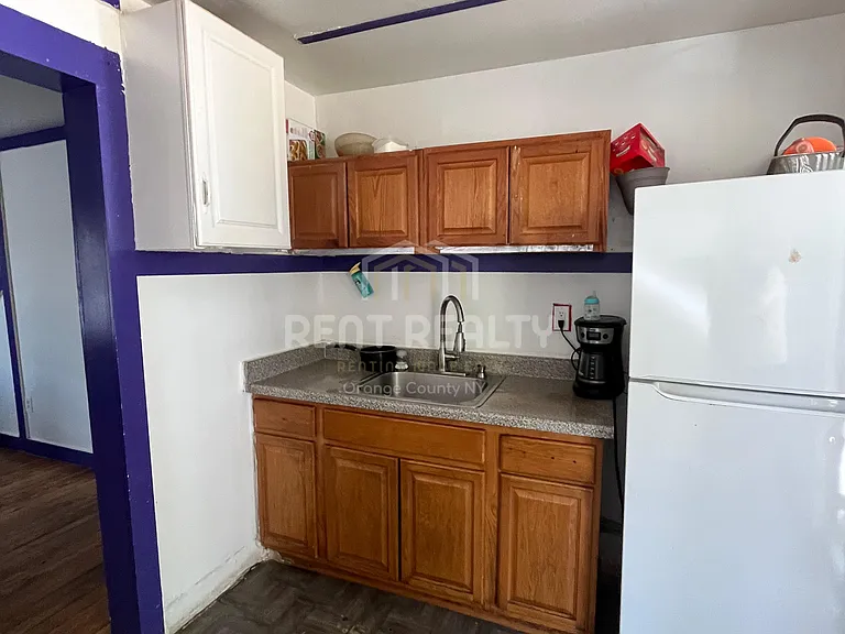 430 N Main St — Photo 2