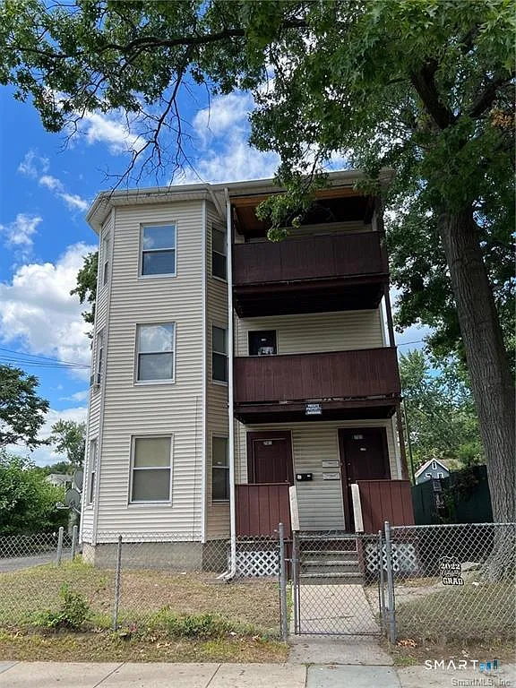 2 bed, 1.0 bath, 3786 sqft, $1,400 — Photo 1