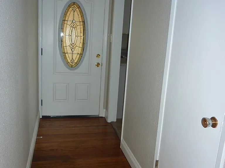 2637 Cordova Ln — Photo 2