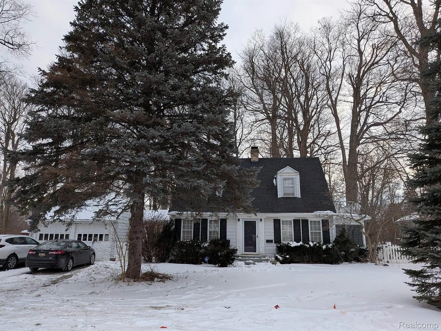 2122 Cedar St photo 1