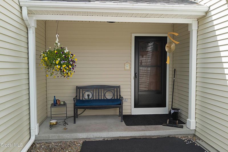 2nd image of 28 Cedar Court