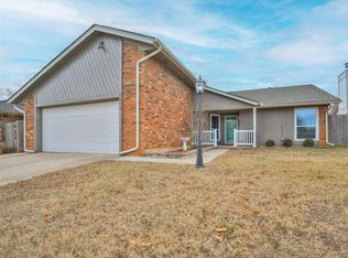 9904 Crest Dr, Midwest City, OK 73130