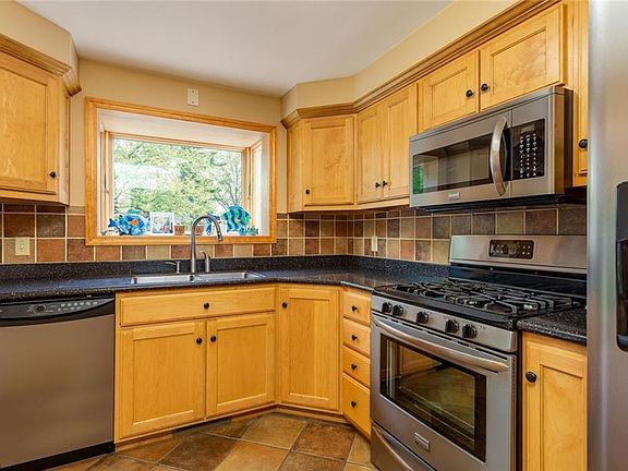 2nd image of 110 Nottingham Dr