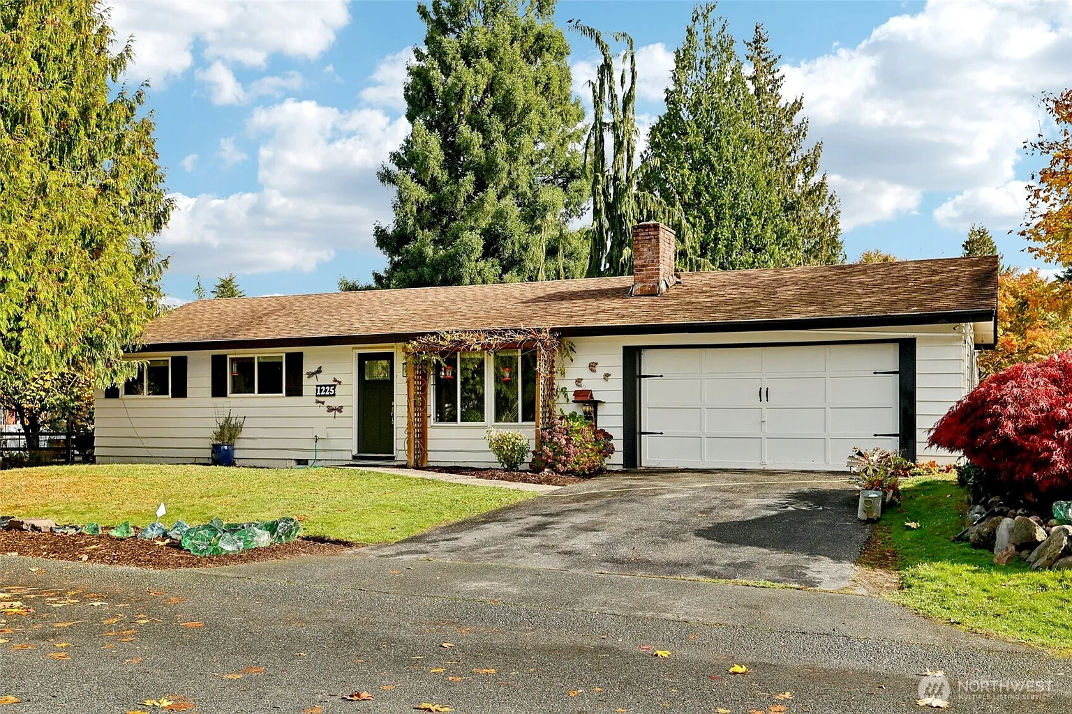 1225 Hillcrest Drive photo 1