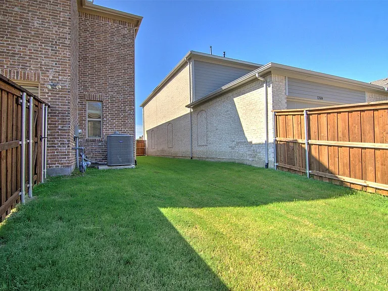 12618 Akenside Rd — Photo 27