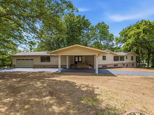 3 Hickory Ln, White Heath, IL 61884