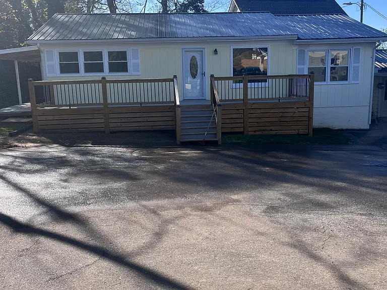 1250 Sq. ft. completely remodeled 3BR
2 Bath home.
