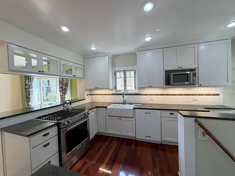 631 Jackson St — Photo 7