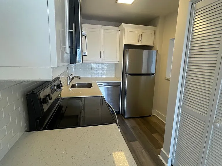 220 SW 17th Ct — Photo 15