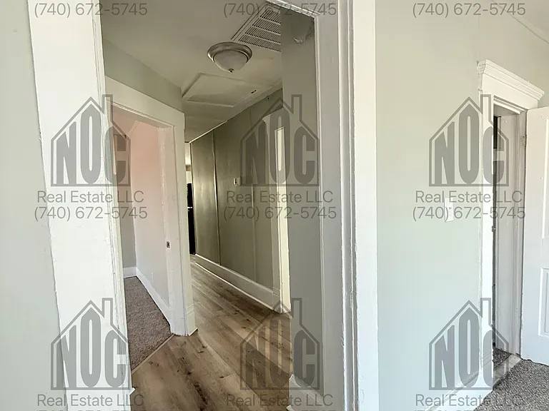 1236 1/2 E Locust St — Photo 13