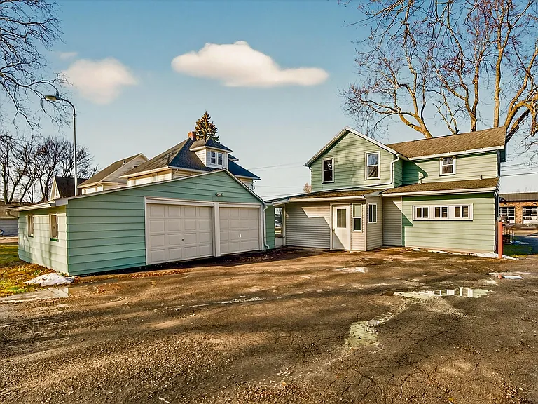 2.5 car garage