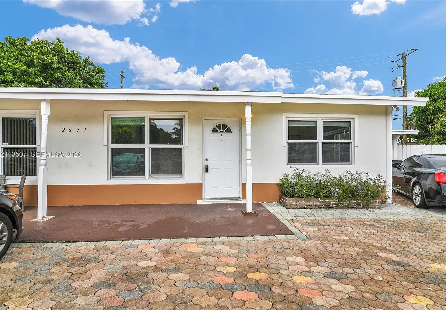 Hillsboro Estates — Photo 1