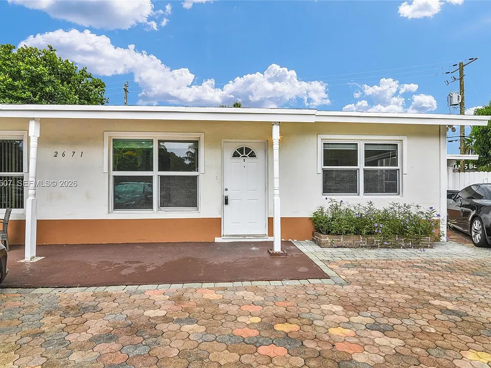 2671 NE 18th Ter
