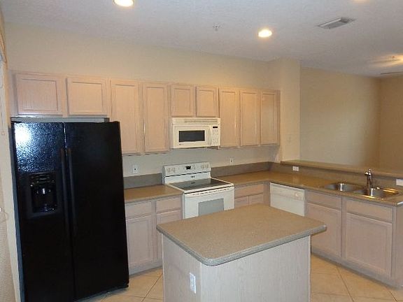 5th image of 2862 S Oasis Dr