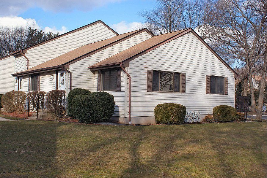1st image of 64 Oak Forest Dr