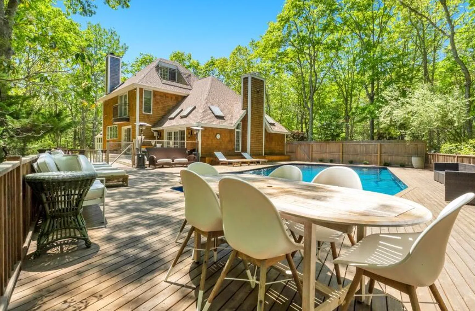 Stunning Water Mill estate with private heated pool — Photo 2