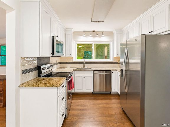 5th image of 136 Pound Ridge Road
