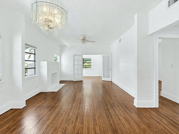 4th image of 909 N B Street