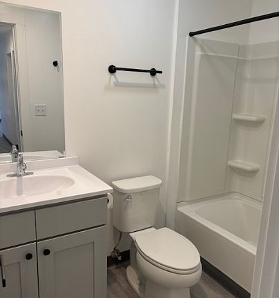 4th image of 595 Wagner Dr #18
