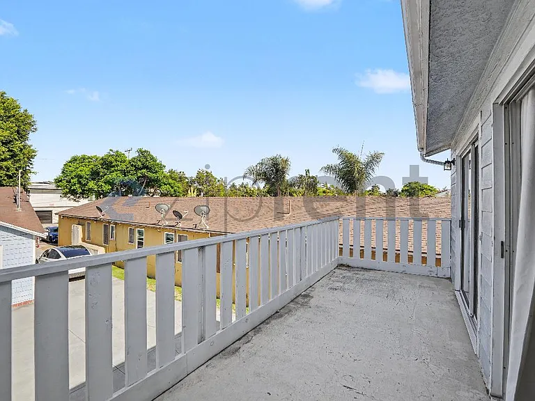 927 Freeman Ave — Photo 20