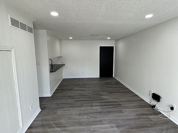 3rd image of 630 S 4th St #22