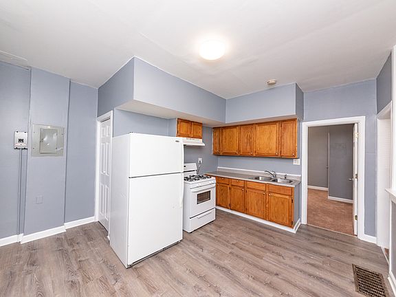 3rd image of 1656 N Keeler Ave APT 1B