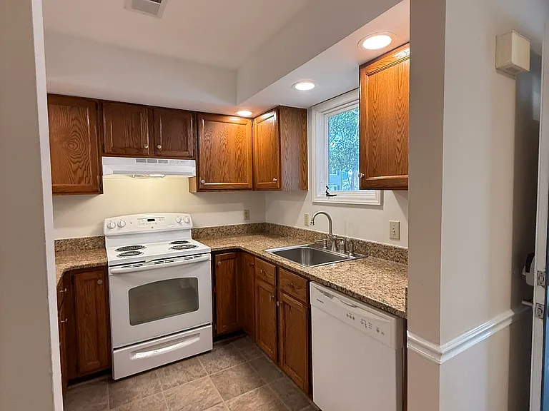 1456 Barton Place Dr — Photo 6