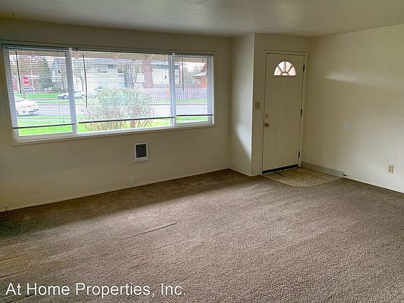 3rd image of 810 NW 23rd St #4894331