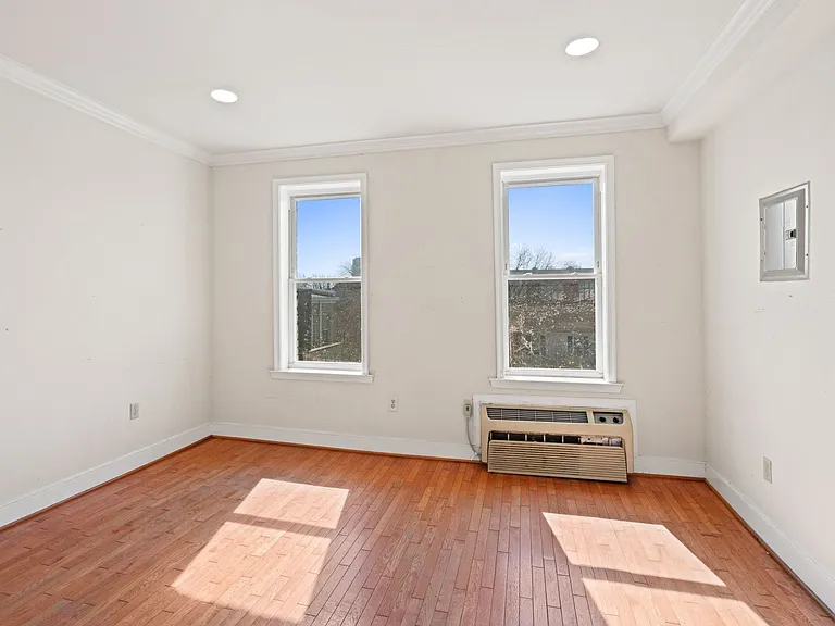 1110 Columbia Rd NW — Photo 7