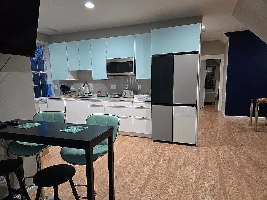 2 bed, 900 sqft, $2,500 — Photo 2