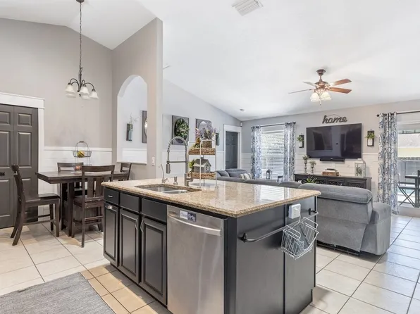 1038 SW Placetas Ave, Port Saint Lucie, FL 34953