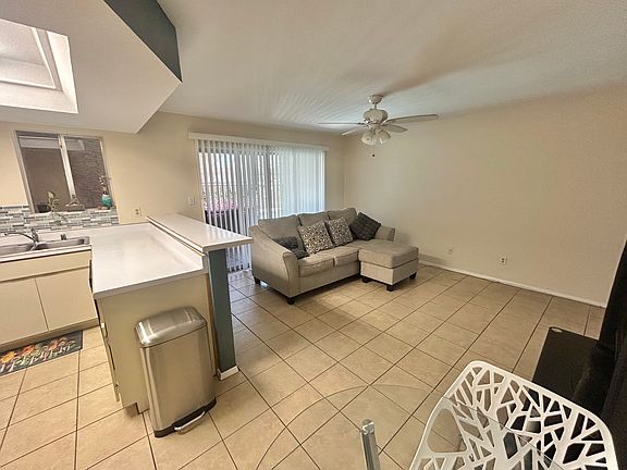 4th image of 1402 S Jentilly Ln Unit 103