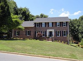 1st image of 204 Woodbriar Dr