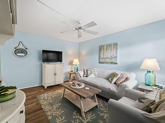 5th image of 210 PARK BOULEVARD N #122