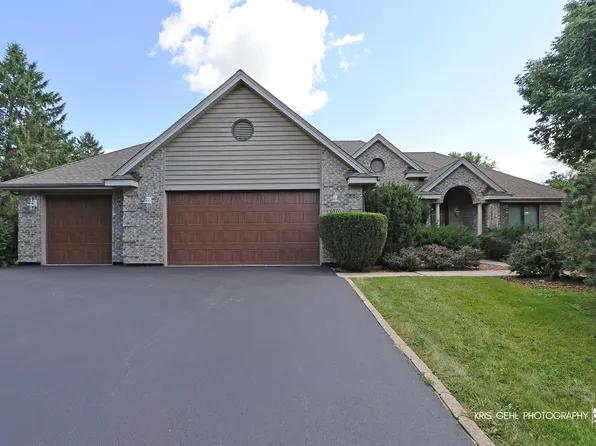6810 E Applewood Ln, Spring Grove, IL 60081